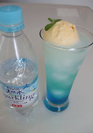 もてなしドリンク☆ブルーハワイフロート-レシピのメイン写真