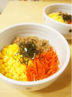 カラフル三色♪鶏そぼろ丼-レシピのメイン写真