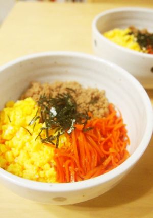 カラフル三色♪鶏そぼろ丼-レシピのメイン写真