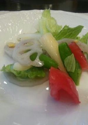 簡単スナップえんどう蓮根トマトのサラダ-レシピのメイン写真