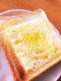 朝ごはんに!簡単オリーブオイルトースト-レシピのメイン写真