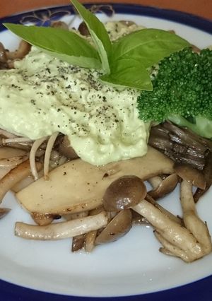 男ダイエットめし！キノコのアボカドソース-レシピのメイン写真