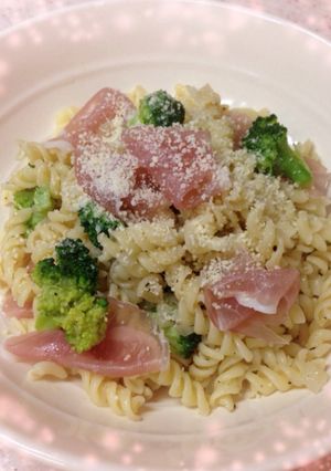 生ハムとブロッコリーのパスタ-レシピのメイン写真