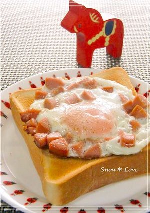 ◉刻みソーセージの目玉焼き◉トースト-レシピのメイン写真