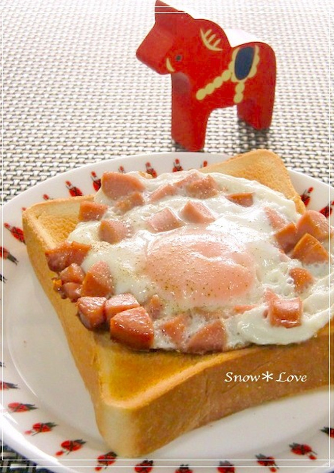 ◉刻みソーセージの目玉焼き◉トースト-レシピのメイン写真