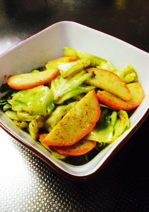 簡単♪キャベツ&かまぼこのマヨカレー炒め-レシピのメイン写真