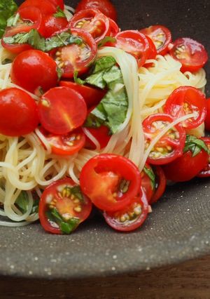 ミニトマトとバジルの冷たいパスタ-レシピのメイン写真