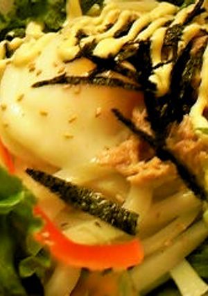 ポーチドエッグなサラダうどん-レシピのメイン写真
