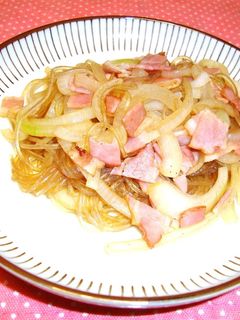 春雨と玉ねぎベーコンの簡単炒め-レシピのメイン写真