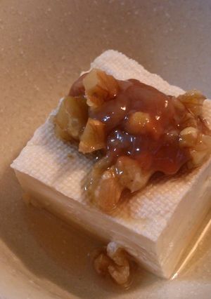 今話題のクルミと酒盗を冷奴へ☆-レシピのメイン写真