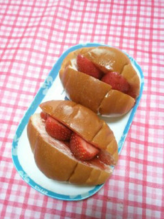 Wいちごロールサンド-レシピのメイン写真