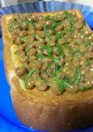 極み納豆バジルトースト!(ノ´∀`*)-レシピのメイン写真