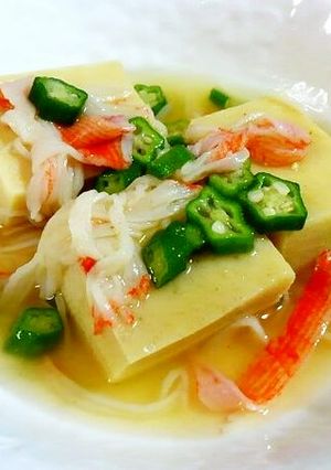 高野豆腐とかに蒲鉾の煮物☆オクラ散らし♪-レシピのメイン写真