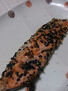 【簡単】ごま香る焼き鮭-レシピのメイン写真