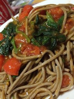 トマトソースで蕎麦-レシピのメイン写真