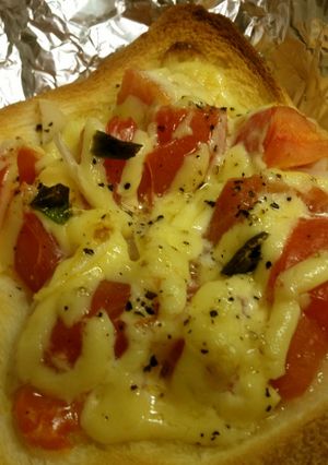 トマトと玉ねぎスライスのマヨ トースト♪-レシピのメイン写真