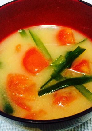 うまうま！トマトとニラのお味噌汁-レシピのメイン写真