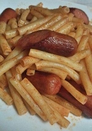 ﾏｶﾛﾆとｳｲﾝﾅｰのｹﾁｬｯﾌﾟ炒め-レシピのメイン写真