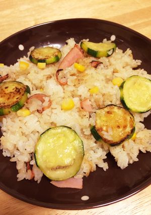 ズッキーニとコーンのカフェ風チャーハン-レシピのメイン写真