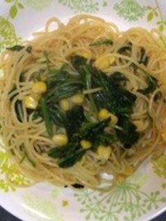 ほうれん草とコーンのバター炒めでパスタ-レシピのメイン写真