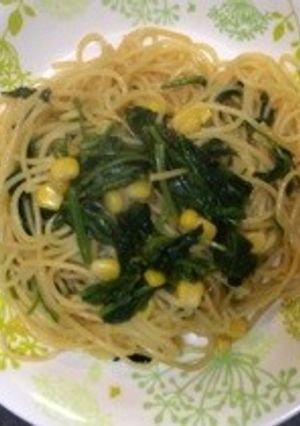 ほうれん草とコーンのバター炒めでパスタ-レシピのメイン写真