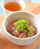 お得なマグロでごま漬け丼からのだし茶漬け