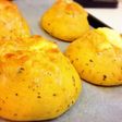 生トマトで‼︎チーズinトマトバジルパン