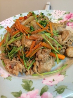 豆苗と豚肉のピリ辛オイスター炒め-レシピのメイン写真