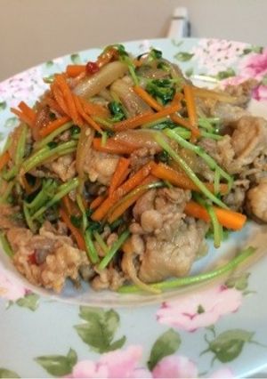 豆苗と豚肉のピリ辛オイスター炒め-レシピのメイン写真