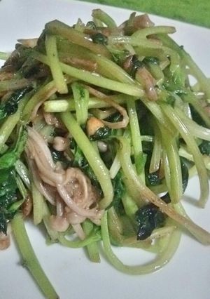 空まめ豆苗とｴﾉｷのﾆﾝﾆｸ炒め-レシピのメイン写真