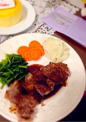 ソースが決めて！柔らかサーロインステーキ-レシピのメイン写真