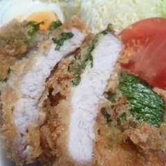 รูปของ 大葉とチーズではさんじゃった!トンカツ!