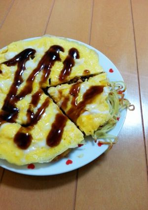 焼きそばの麺をアレンジ！オムパリ-レシピのメイン写真