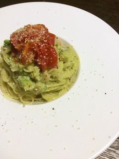 アボカドとベーコンのクリームパスタ-レシピのメイン写真