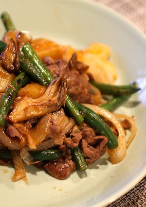 牛肉とジャガイモと舞茸のピリ辛味噌炒め-レシピのメイン写真