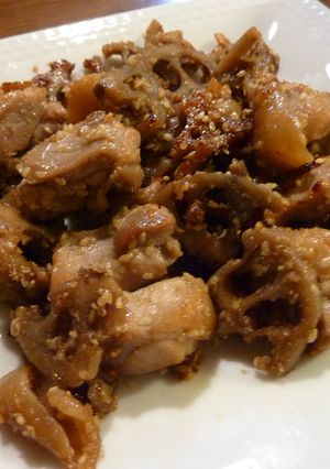 鶏肉と蓮根の甘辛炒め～すりごま仕上げ？！-レシピのメイン写真