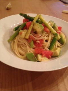 アスパラとトマトとアボカドの冷製パスタ-レシピのメイン写真