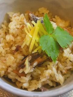 簡単!さんまの蒲焼缶詰で作る炊き込みご飯-レシピのメイン写真