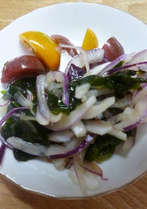 紫玉ねぎとわかめの青シソドレッシング和え-レシピのメイン写真