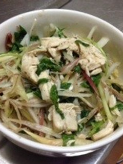 蒸し鶏と香草のエスニックサラダ-レシピのメイン写真