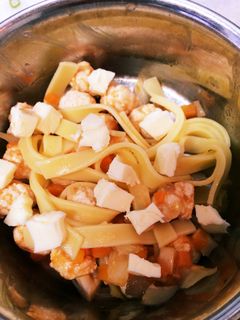 犬のご飯 とり団子とトマトのパスタ-レシピのメイン写真