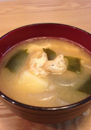 じゃがいも、玉ねぎ、油揚げの味噌汁-レシピのメイン写真