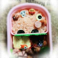 รูปของ 幼稚園のお弁当☆すすめ！アンパンマン号☆