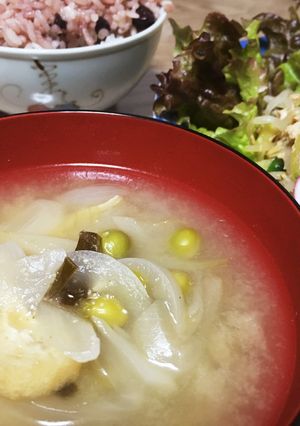 グリーンピースと新玉葱の春らしいお味噌汁-レシピのメイン写真