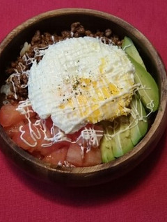 簡単!カフェ風ミンチとアボカドの丼-レシピのメイン写真