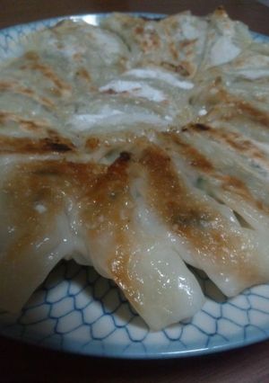 ウチの★人参入り羽つき普通の餃子♪-レシピのメイン写真