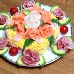 รูปของ お誕生日にお寿司ケーキ
