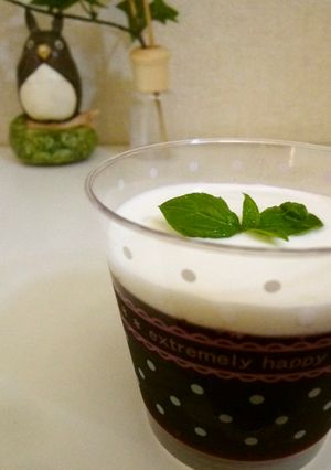 グレープゼリー　ヨーグルトクリーム添え-レシピのメイン写真