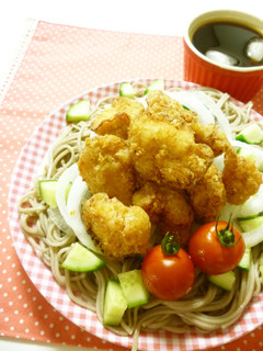 鶏の竜田揚げと新玉ねぎのサラダ蕎麦-レシピのメイン写真