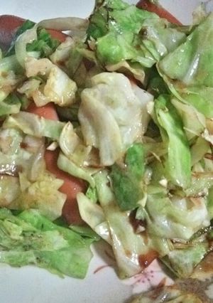 ｷｬﾍﾞﾂとｳｲﾝﾅｰのｺﾝｿﾒ炒め-レシピのメイン写真